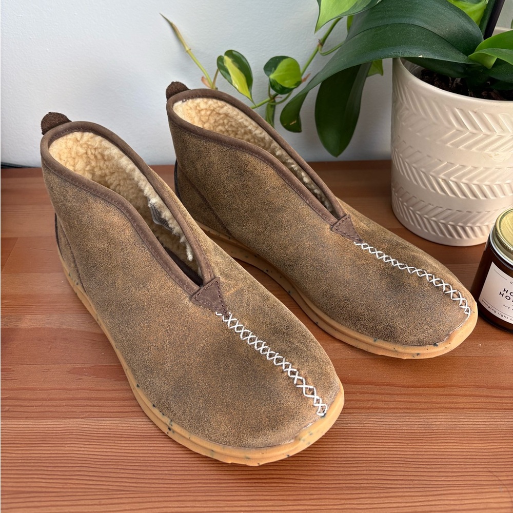 Like new! Danner Pilgrim Moc slipper booties